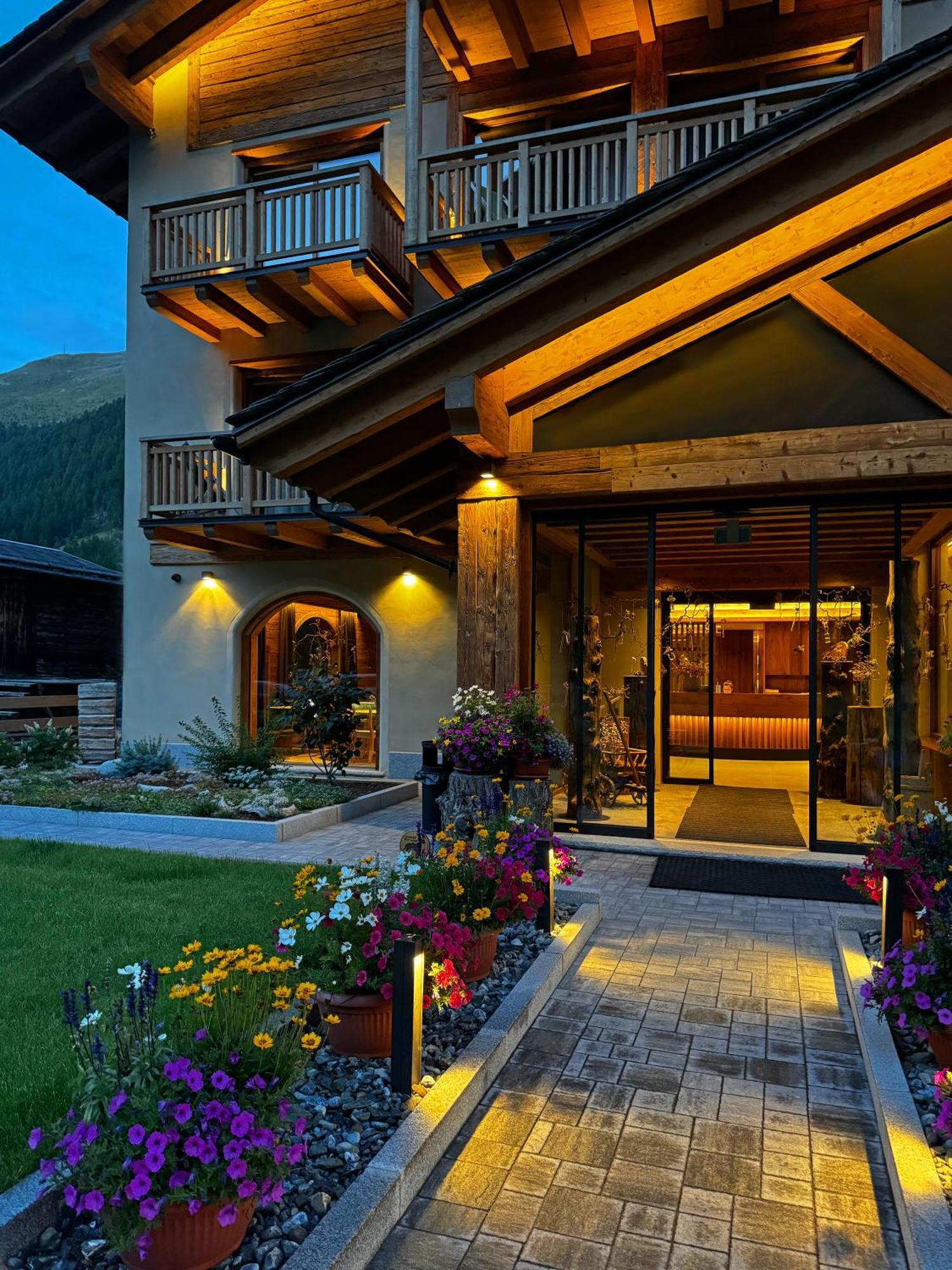 Camino Rustic Chic